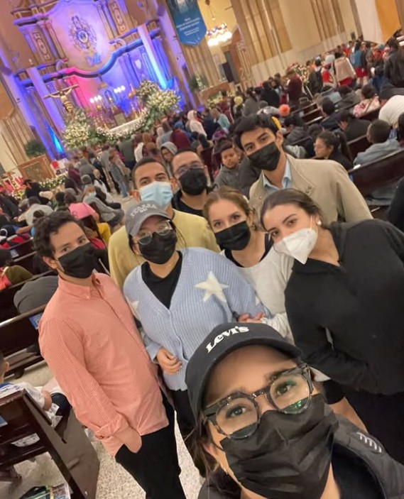 Equipo de voluntarios de PANAH durante una jornada